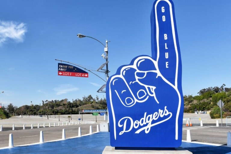 dodgers nubmer one phone finger statue