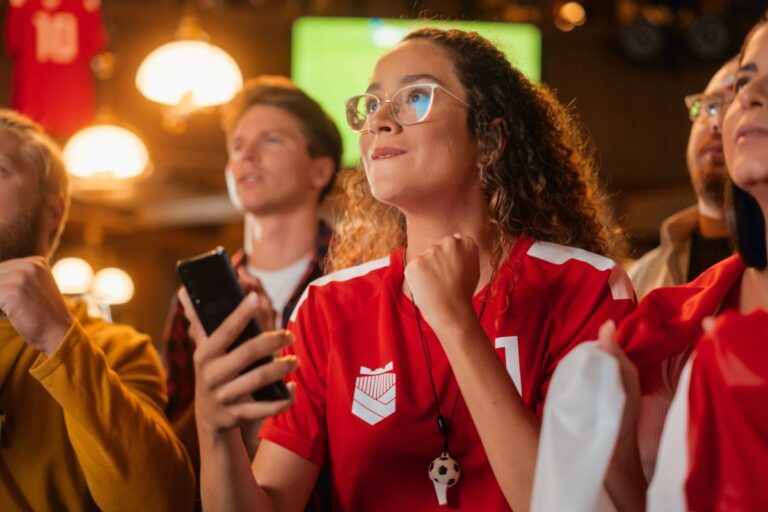 Women sport betting in bar