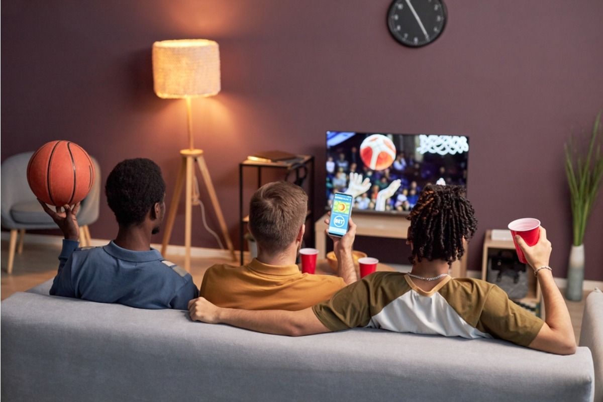 Fans Say “Live Sports Don’t Feel Fully ‘Live’ Anymore,” and One Trend Keeps Getting Blamed - “You Already Know What Happened Online”