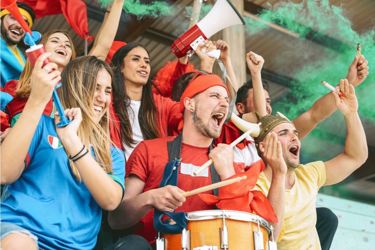 Fans Say “Stadium Energy Feels Different in Big Moments Now,” and One Change Keeps Getting Blamed - “People Are Watching Through Phones First”