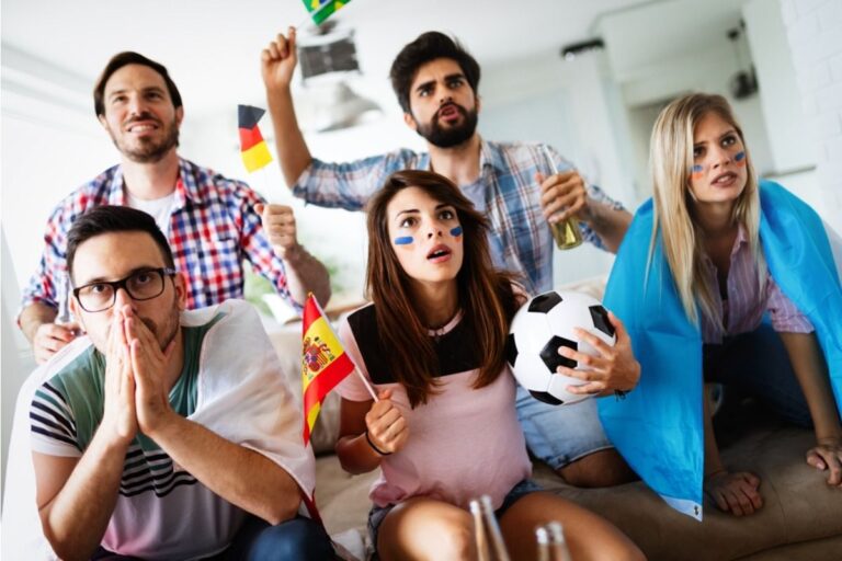 Fans Say “Watching Games With Friends Feels Different Now,” and One Behavior Keeps Standing Out - “Everyone Multitasks Through It”