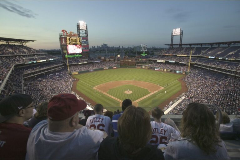 Stadium Crowds Are Changing in a Way Fans Didn’t Expect, and One Habit Is Standing Out at Every Big Game